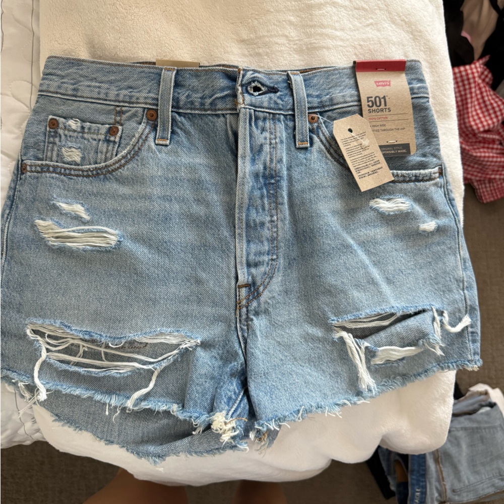 levi’s 501 shorts size 28